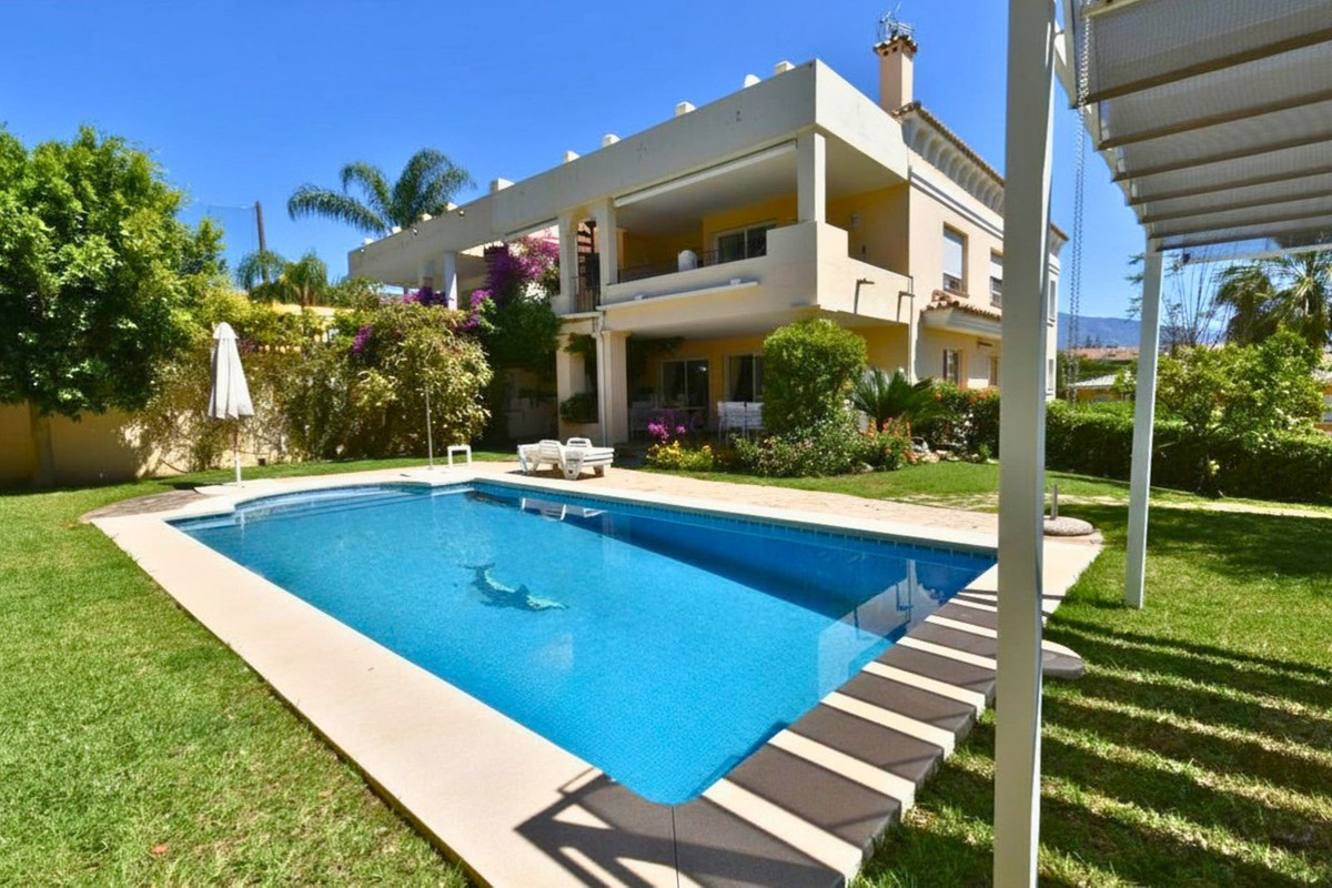 Villa en Marbella №51860