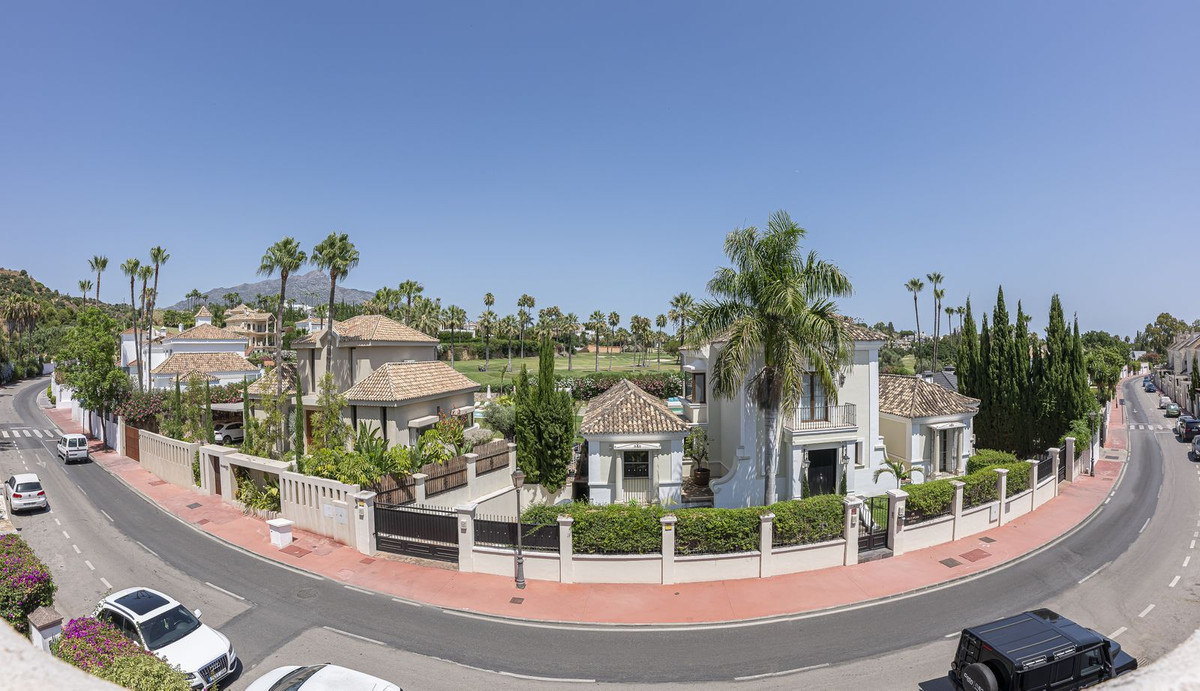 Townhouse in Marbella №52040