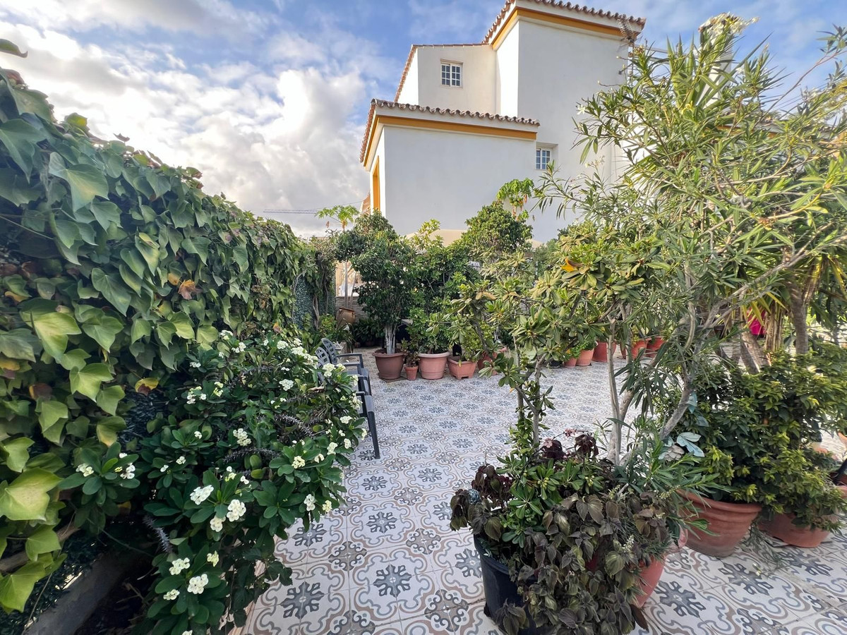 Villa in Estepona №52140