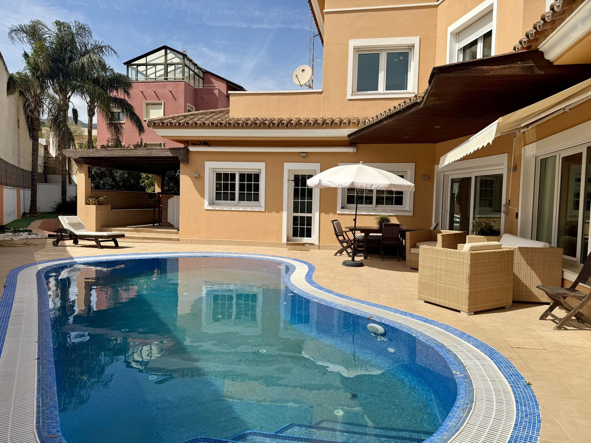 Villa en Torremolinos №52469