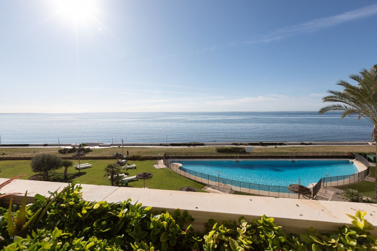 Apartamentos en Estepona №52593