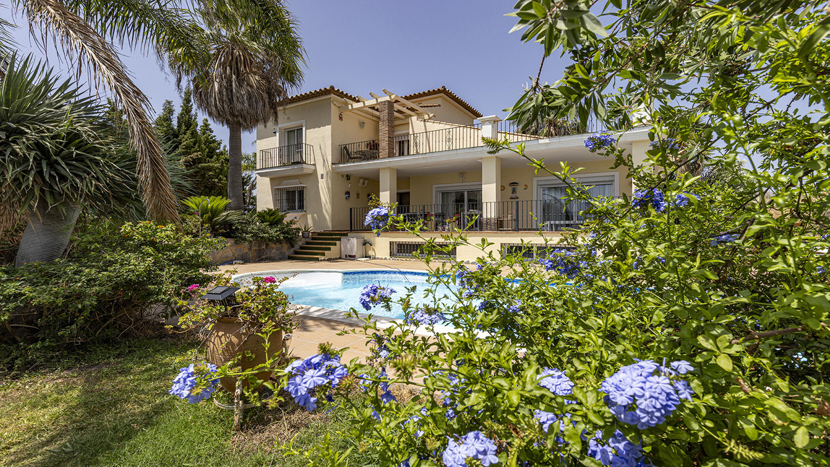 Villa in Casares №52735