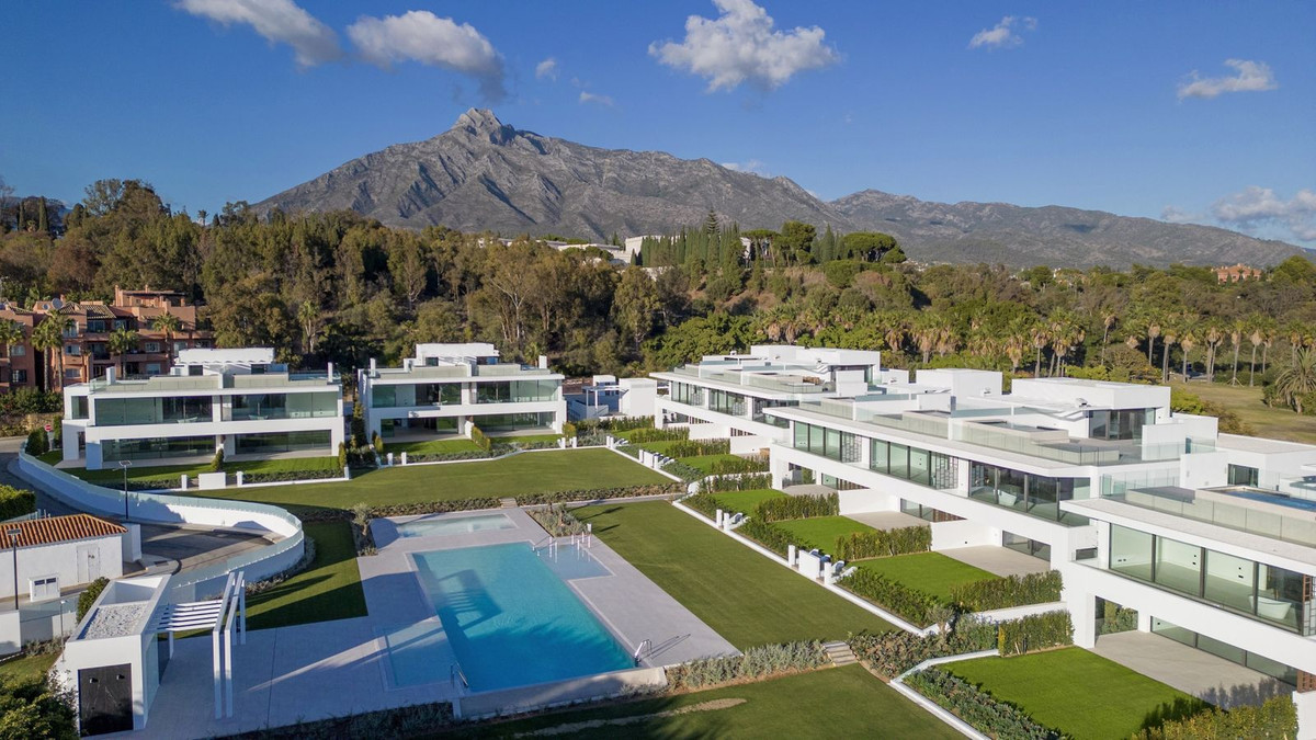 Townhouse in Marbella №53380