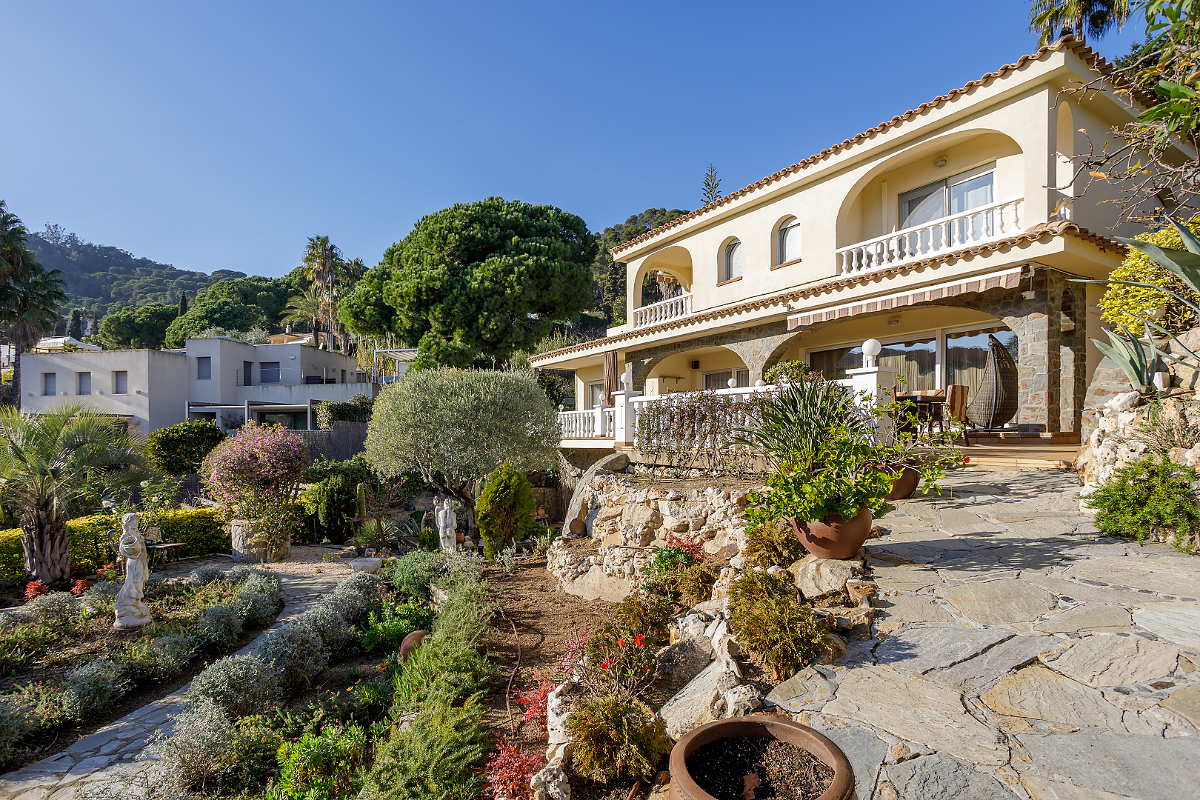 Агенция за недвижими имоти - Имоти Премиер - имот - 1224596, Цена: 1250000 EUR