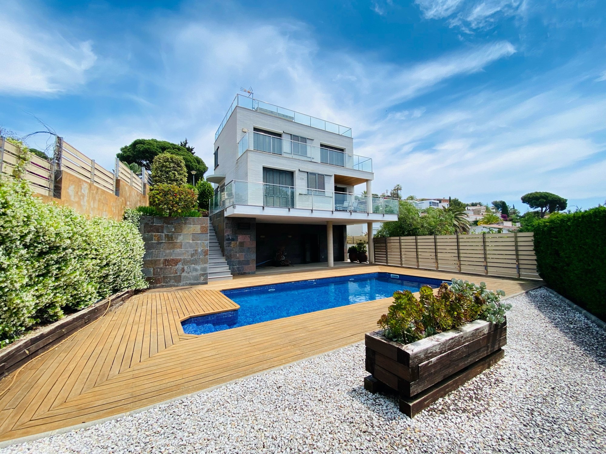 Агенция за недвижими имоти - Имоти Премиер - имот - 1224595, Цена: 950000 EUR