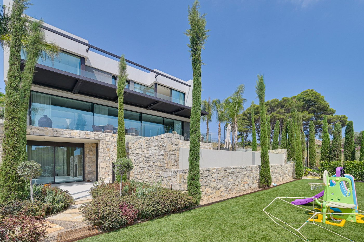 Агенция за недвижими имоти - Имоти Премиер - имот - 1224601, Цена: 6000000 EUR
