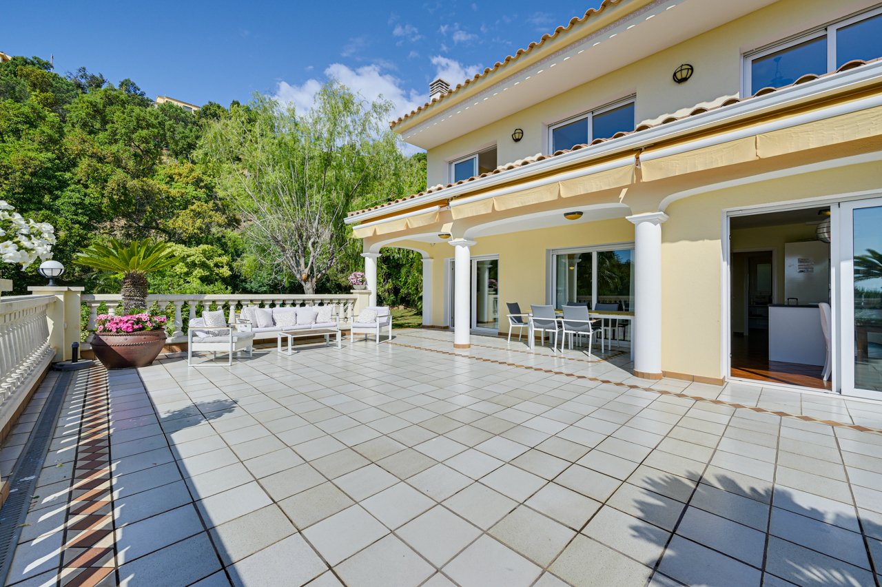 Агенция за недвижими имоти - Имоти Премиер - имот - 1224659, Цена: 1300000 EUR